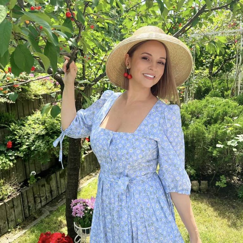Andreea Marin, despre relația cu mamei ei vitregă:  I-om fi făcut noi și viața amară...