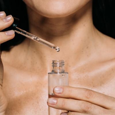 Piele uscată? Uite ce ingrediente ajută cu adevărat hidratarea profundă 