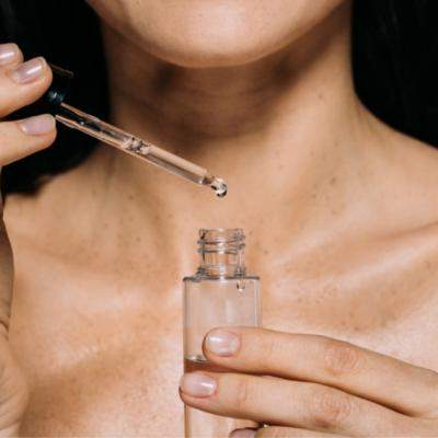 Piele uscată? Uite ce ingrediente ajută cu adevărat hidratarea profundă 