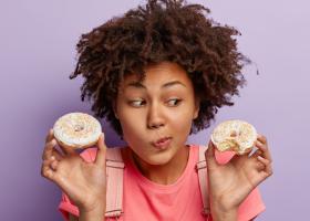De ce ”dieta” atrage și mai mult pofta de dulce și mâncare nesănătoasă?