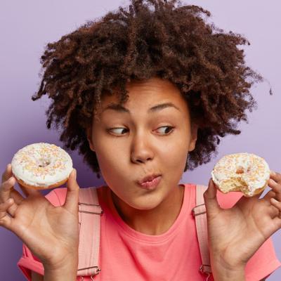 De ce ”dieta” atrage și mai mult pofta de dulce și mâncare nesănătoasă?