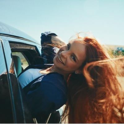 Piesa cu care lungim vara: YUKA lansează Mare îndrăgosteală