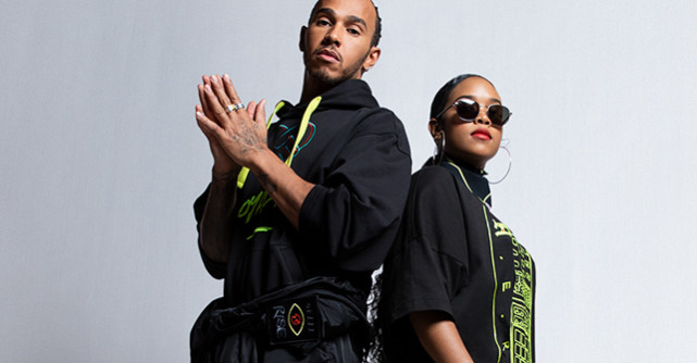 Tommy Hilfiger si Lewis Hamilton isi surprind fanii cu prima colaborare alaturi de artista H.E.R