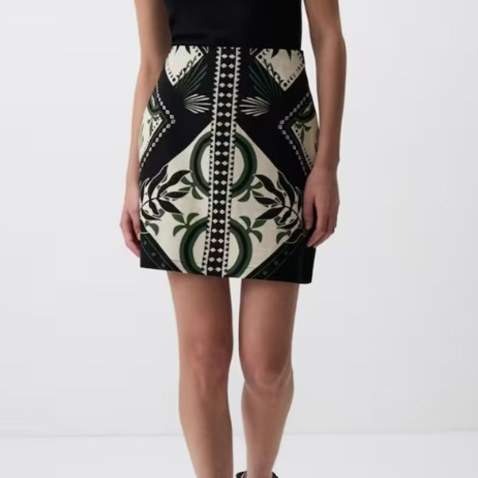 15 piese vestimentare din in, esențiale pentru a-ți lăsa pielea să respire pe timp de vară