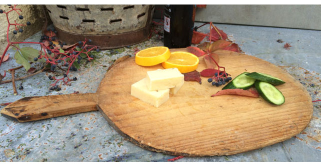 Util in bucatarie: cum sa cureti tocatorul din lemn