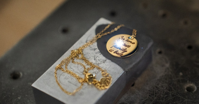 Ce caută clienții atunci când aleg o bijuterie personalizată?