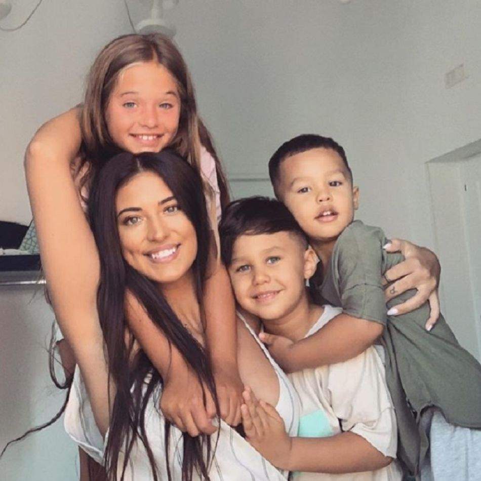 Antonia crede ca s-a îngrășat și caută motivația de a merge din nou la sală: Oficial sunt în etapa mea de grăsuță. Fără dubii