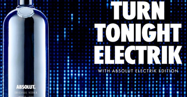 Absolut transforma petrecerile cu noua editie limitata de sticle Absolut Electrik 