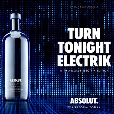 Absolut transforma petrecerile cu noua editie limitata de sticle Absolut Electrik 