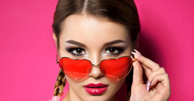 Fetișul pentru ochelari: de ce acest accesoriu poate deveni surprinzător de atrăgător sexual
