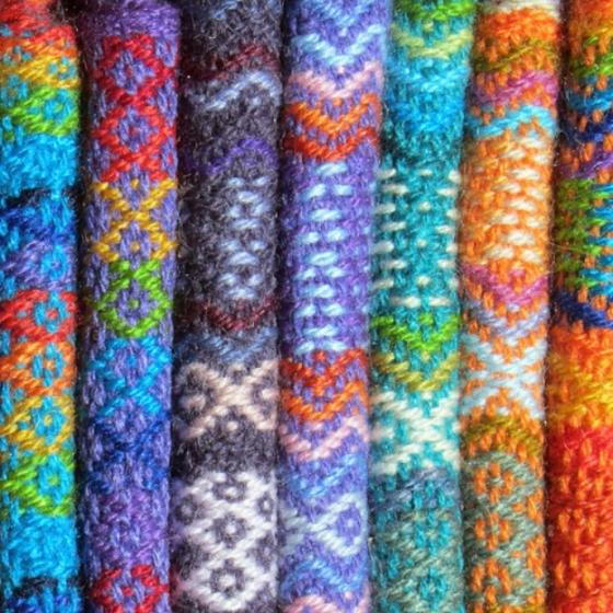 Se poartă tricotajele cu modele etnice în acest sezon