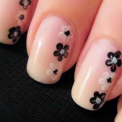 Video: Un model de unghii MINUNAT pe care pana si cineva cu doua maini stangi il poate face 