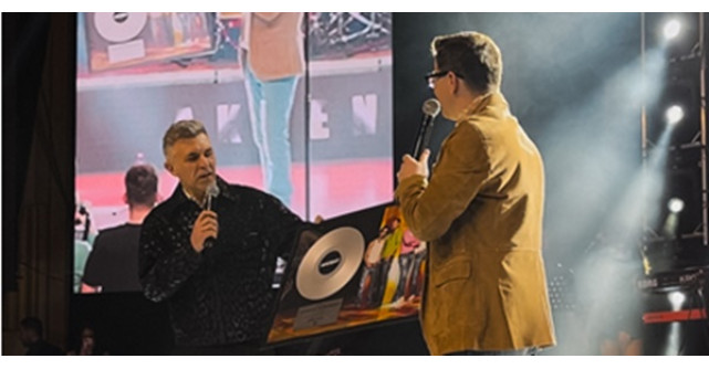 Akcent a aniversat 20 de ani de la hitul emblematic Dragoste de închiriat cu un concert sold-out la Sala Palatului 