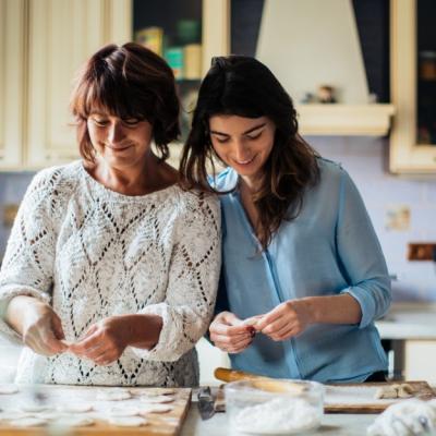 Mesaje de ziua mamei: Nu înceta niciodată să îi spui cât de mult o iubești