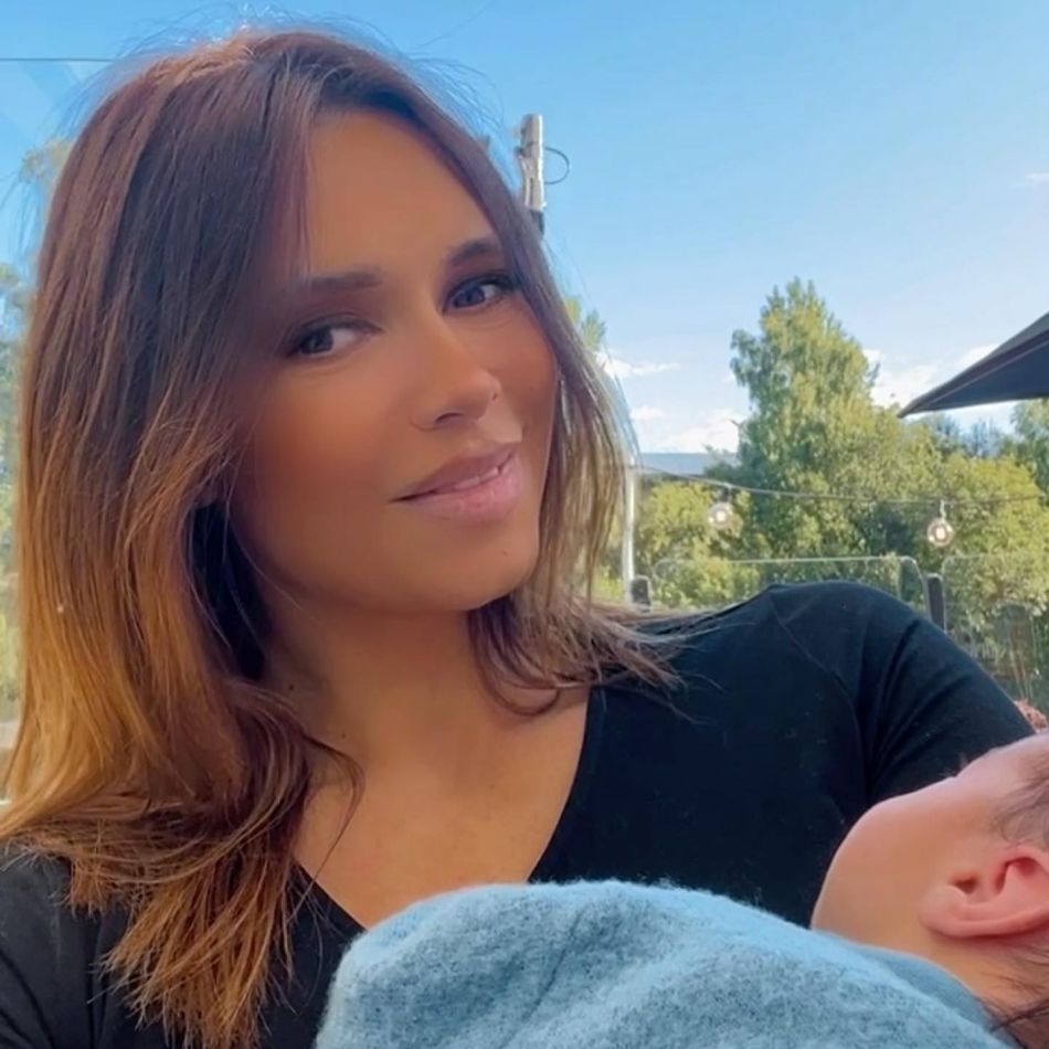 Magda Pălimariu strălucește la o lună după ce a născut. Cum arată frumoasa mămică cu micuțul ei?