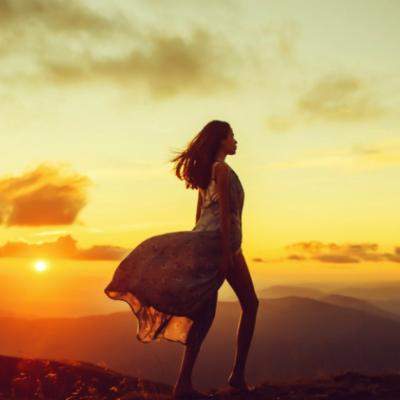 Video: Alessandra Ambrosio isi pune fetita in luminile reflectoarelor