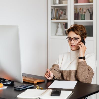 6 semne că managerul tău te manipulează emoțional și cum poți recâștiga controlul