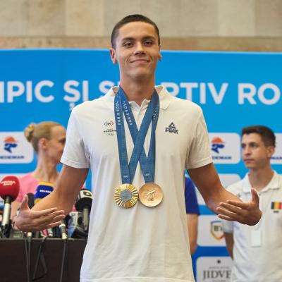 David Popovici a revenit în România după victoria de la Mondialele de Natație: Am reuşit să mă autodepăşesc foarte mult...