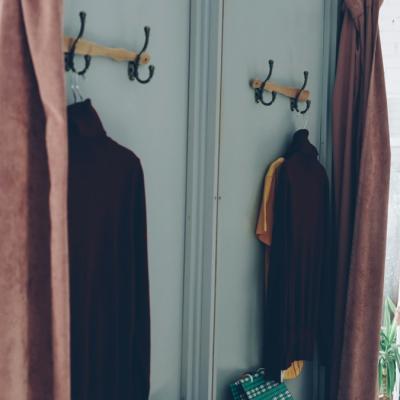 Cine ești azi? Fata Quiet Luxury sau rebela Street Style? De ce nu mai trebuie să alegi