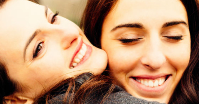 10 idei de cadouri de Craciun pe care le merita femeile importante din viata ta