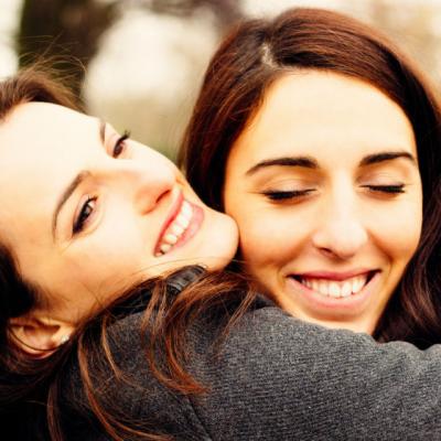 10 idei de cadouri de Craciun pe care le merita femeile importante din viata ta