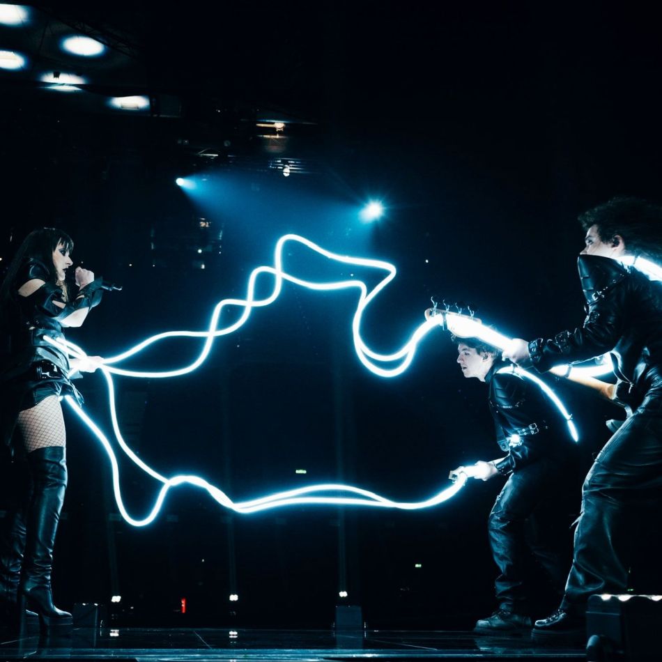 Alexandra Căpitănescu lansează o versiune live metal-rock spectaculoasă înainte de Eurovision Song Contest 2026