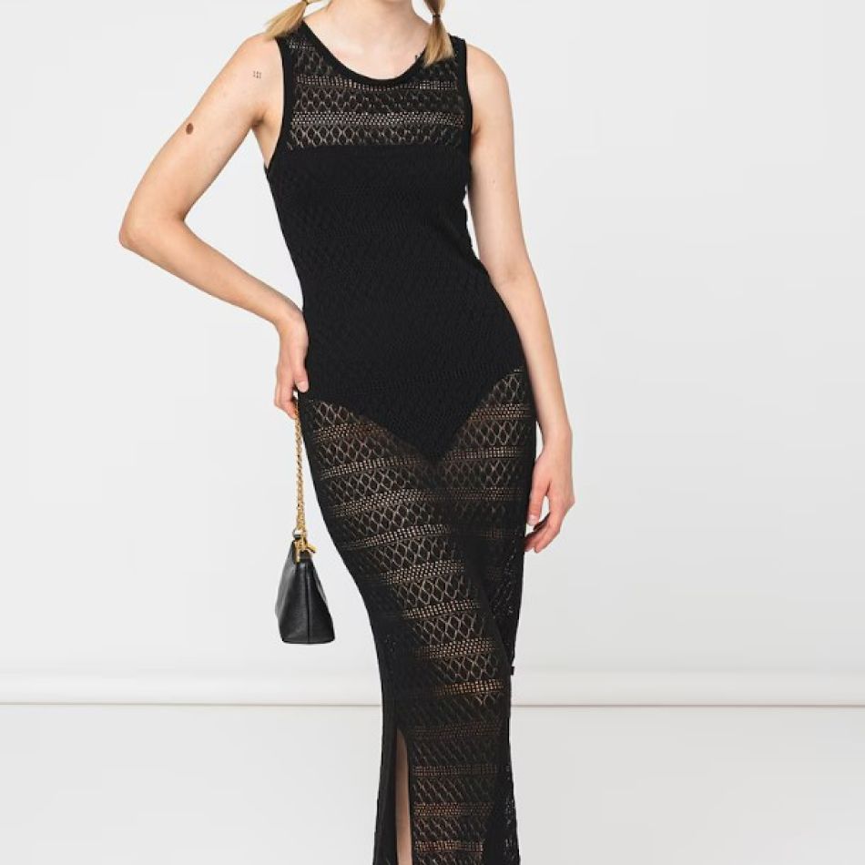 Haine de plajă: Mini-ghid complet cu recomandări de chimono, kaftan, pantaloni și rochii de plajă pentru sezonul estival