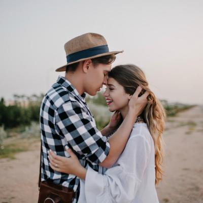 Astrologie: Semne ca e indragostit de tine in functie de zodia lui