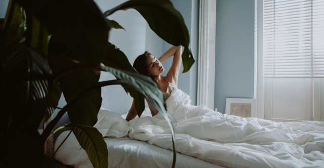 Primul gând de dimineață îți scrie întreaga zi. Cum îți poți seta energia cel mai bine?