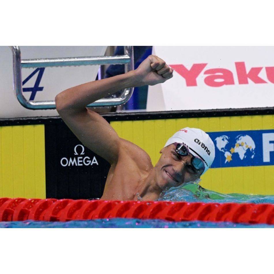 David Popovici donează casca și ochelarii cu care a devenit campion mondial, pentru a ajuta o fostă sportivă 