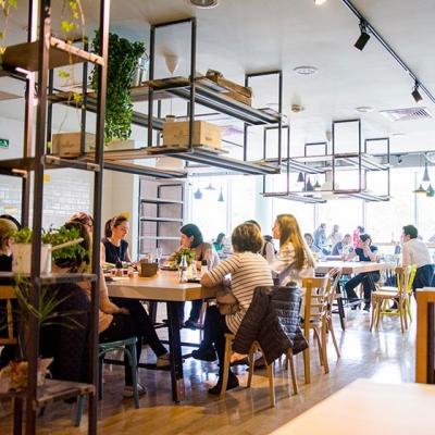 Stradale, restaurantul condus de Chef Foa, a atras peste 10.000 de clienti in prima luna si pregateste inca o premiera