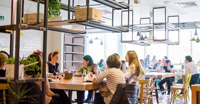 Stradale, restaurantul condus de Chef Foa, a atras peste 10.000 de clienti in prima luna si pregateste inca o premiera