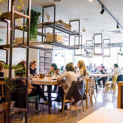Stradale, restaurantul condus de Chef Foa, a atras peste 10.000 de clienti in prima luna si pregateste inca o premiera