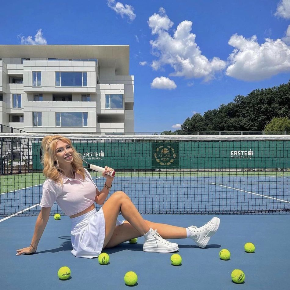 Andreea Bălan, noi imagini alături de Victor Cornea! Artista radiază de fericire în brațele jucătorului de tenis