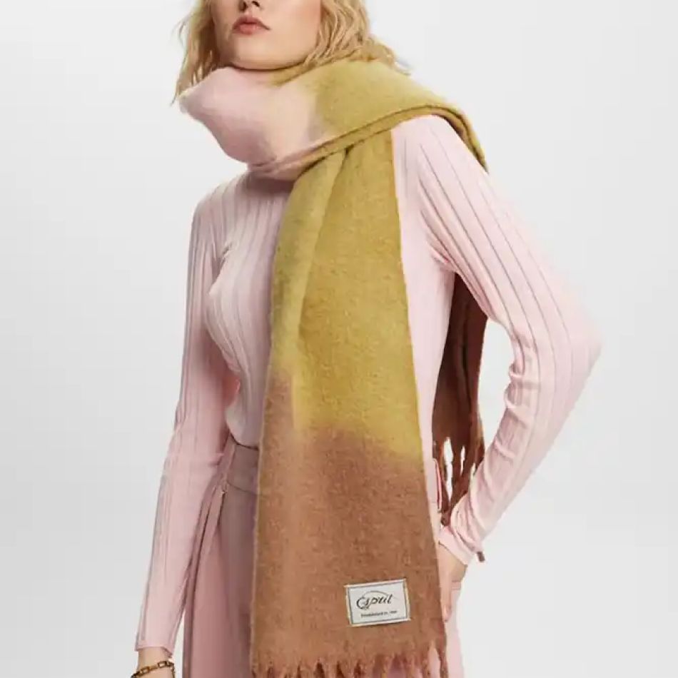 De nelipsit în această toamnă: 20 de eșarfe și fulare