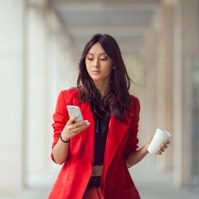 Te simti singura? Da vina pe social media