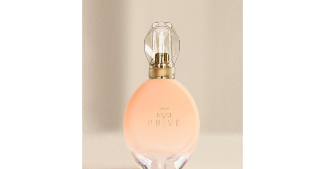 AVON lansează Eve Privé, primul parfum care se contopește cu pielea și creează o aromă unică 