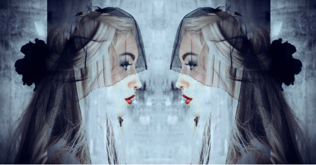 Fii o diva retro de Halloween! Si la orice petrecere tematica!