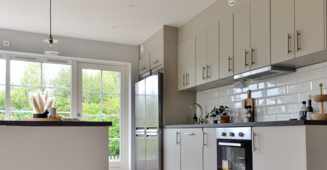 Soluții practice pentru o bucătărie amenajată în stil minimalist