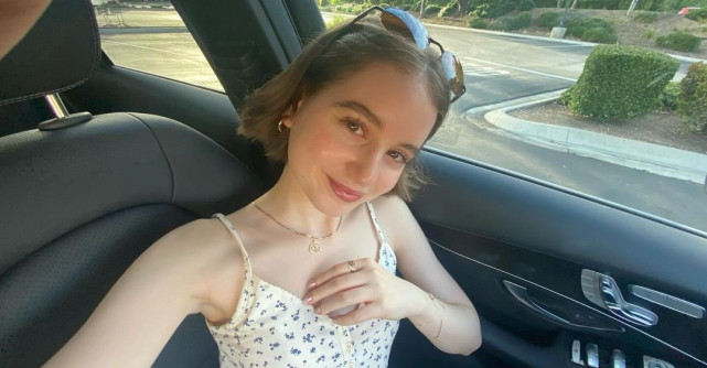 Irina Columbeanu devine virală pe TikTok prin prezentarea de ținute elegante și genți de lux