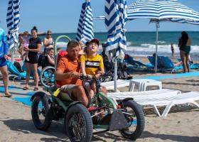 21 de plaje accesibilizate pentru persoane cu dizabilităţi şi un centru de activităţi la Eforie Sud
