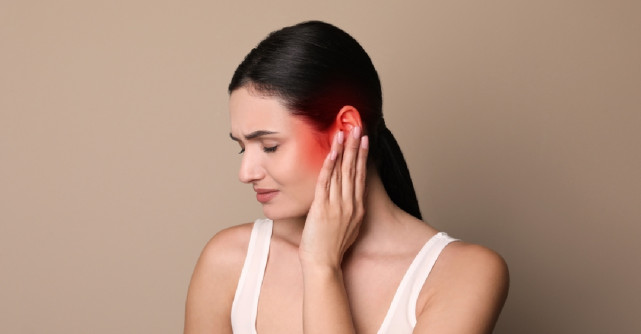 Ce înseamnă când îți tiuie urechea stângă: avertismente ascunse din lumea nevăzută