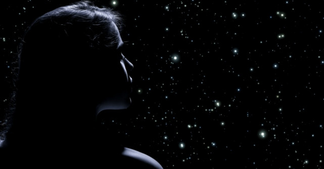 Exista o diferenta intre a fi singur si a te simti singur