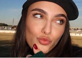 Alexia Eram își emoționează fanii cu un videoclip emoționant alături de un bărbat special: Vă iubesc!