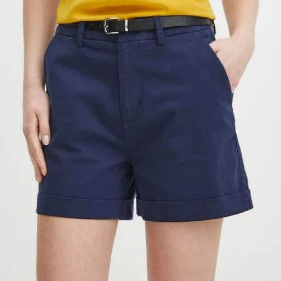 Descoperă 15 de modele de pantaloni scurți pentru femei. Alegerea perfectă pentru ținutele din această vară