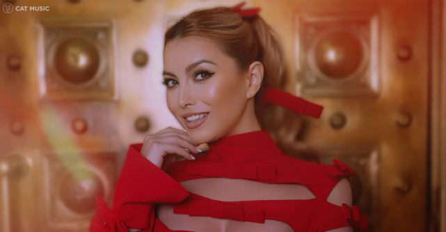 Elena lansează 'Magia Sărbătorilor'