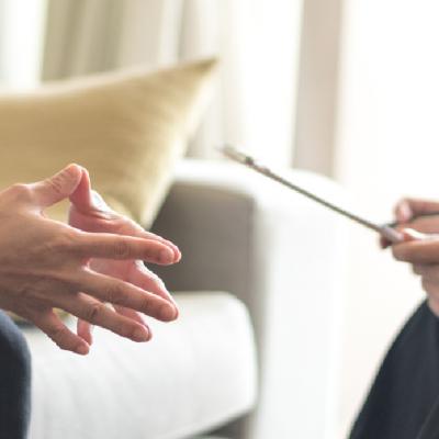 3 semne ca iti autosabotezi mersul la psiholog: De ce nu vezi niciodata progrese