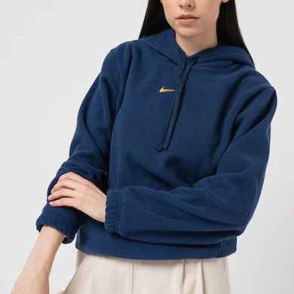 Bleumarin este NOUL negru! 20 de piese vestimentare pentru garderoba ta