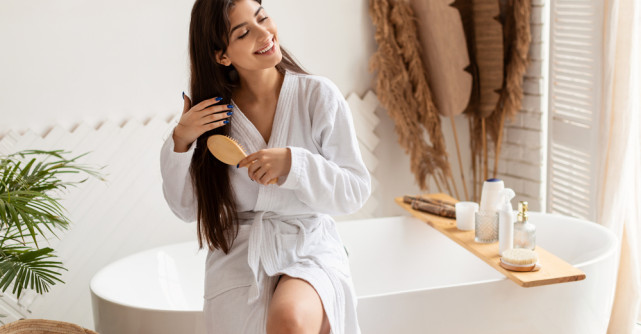 Rutina de îngrijire a părului: ce produse alegi de pe DrMax.ro? 