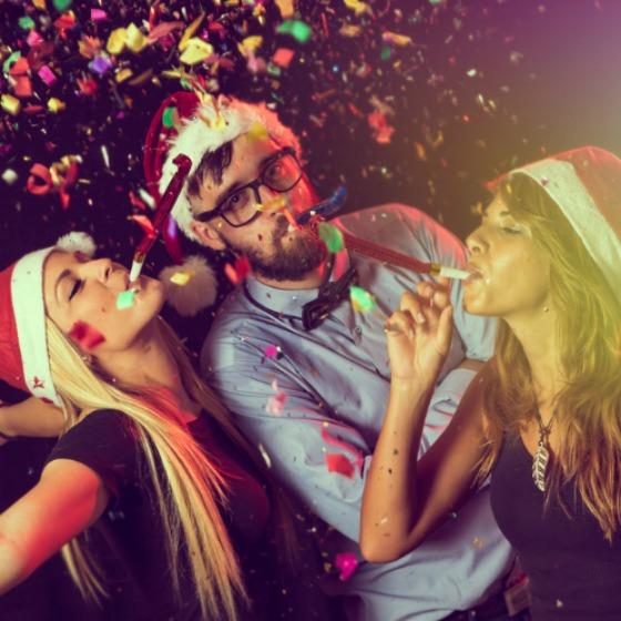 5 ținute complete pentru petrecerea de Crăciun de la birou